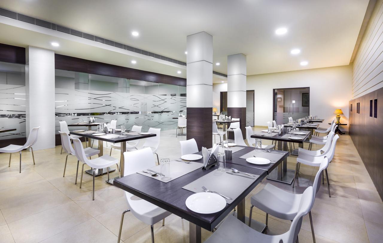 Regency Tiruttani By Grt Hotels Extérieur photo