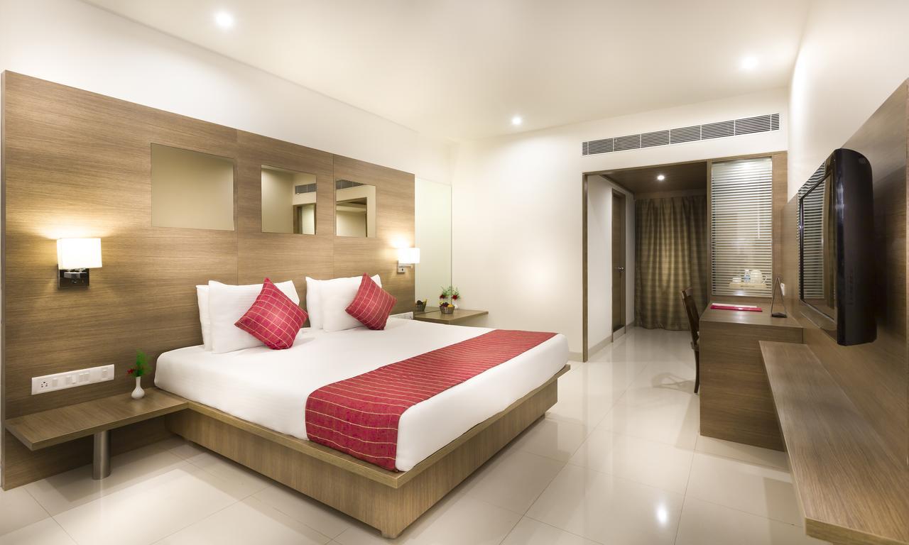 Regency Tiruttani By Grt Hotels Extérieur photo