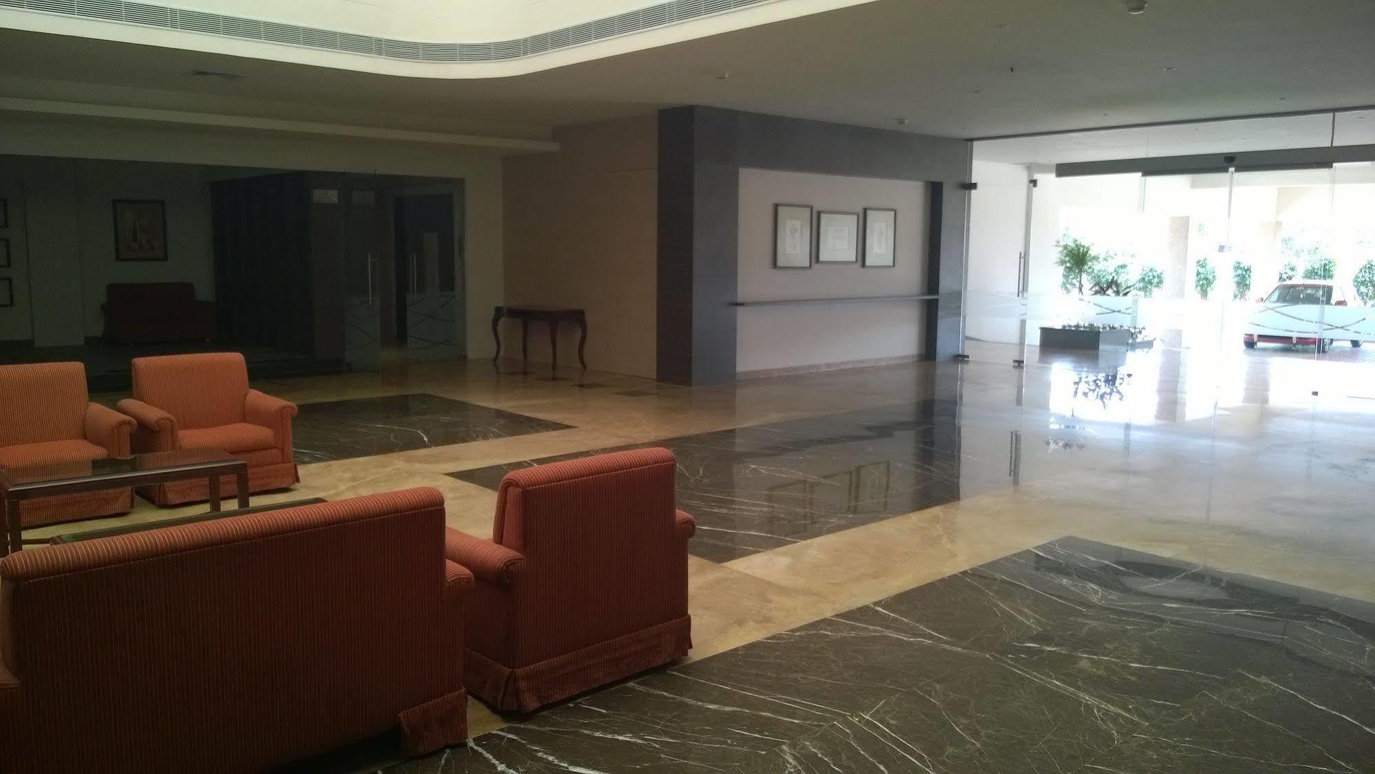 Regency Tiruttani By Grt Hotels Extérieur photo