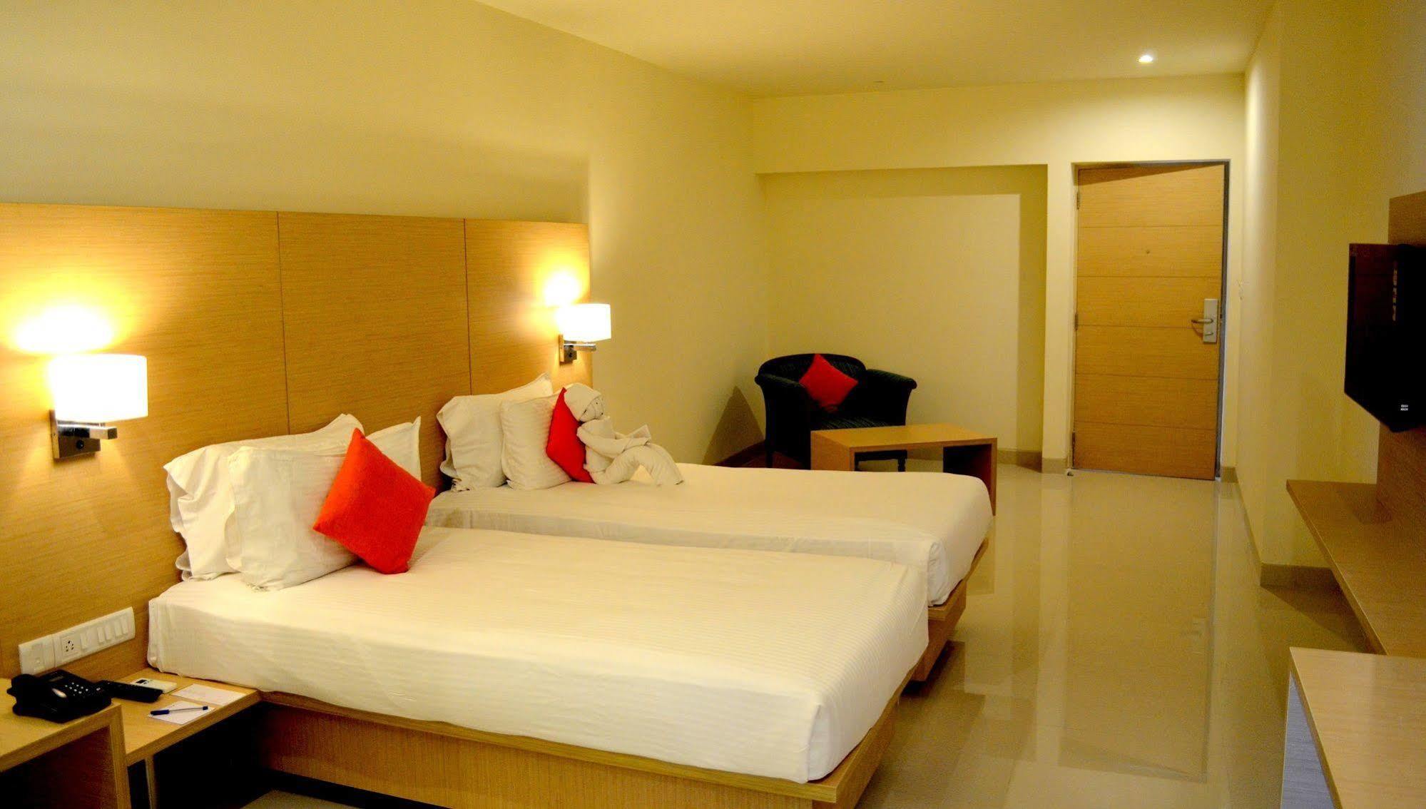 Regency Tiruttani By Grt Hotels Extérieur photo