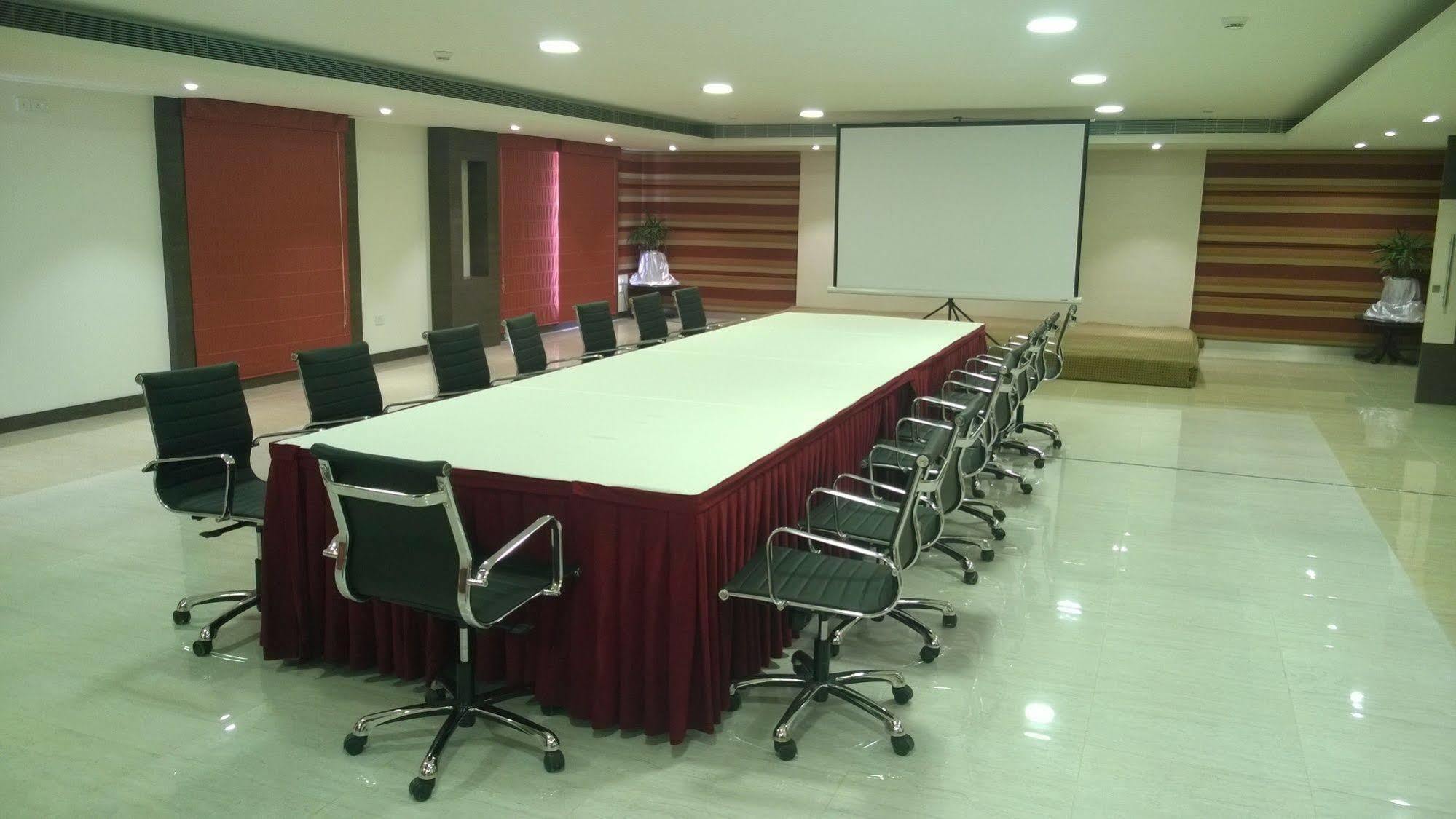 Regency Tiruttani By Grt Hotels Extérieur photo