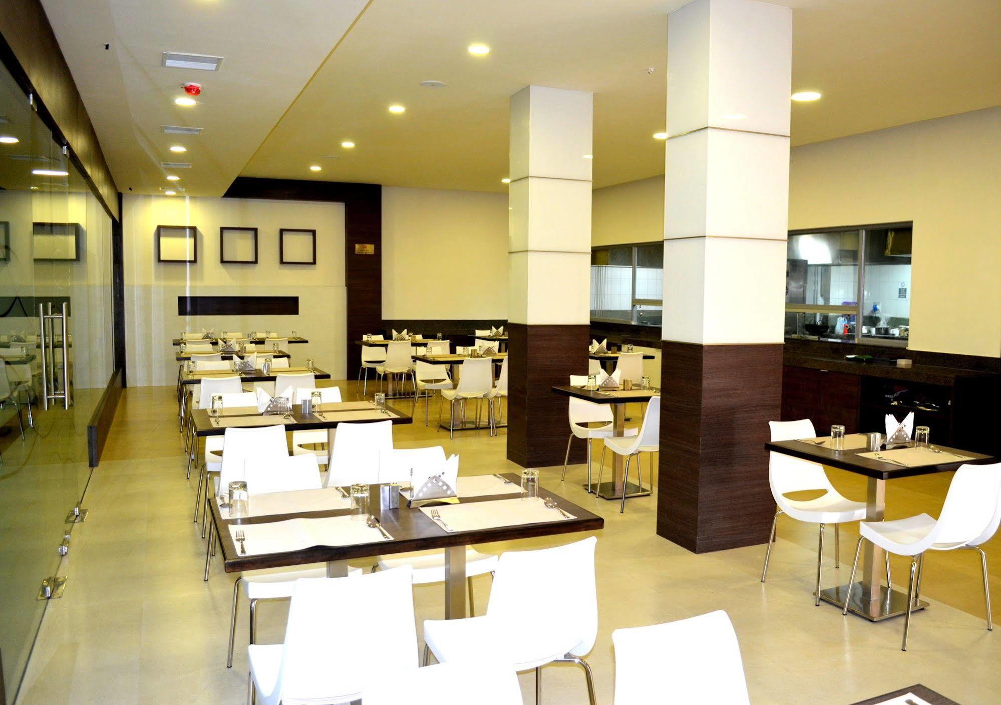 Regency Tiruttani By Grt Hotels Extérieur photo