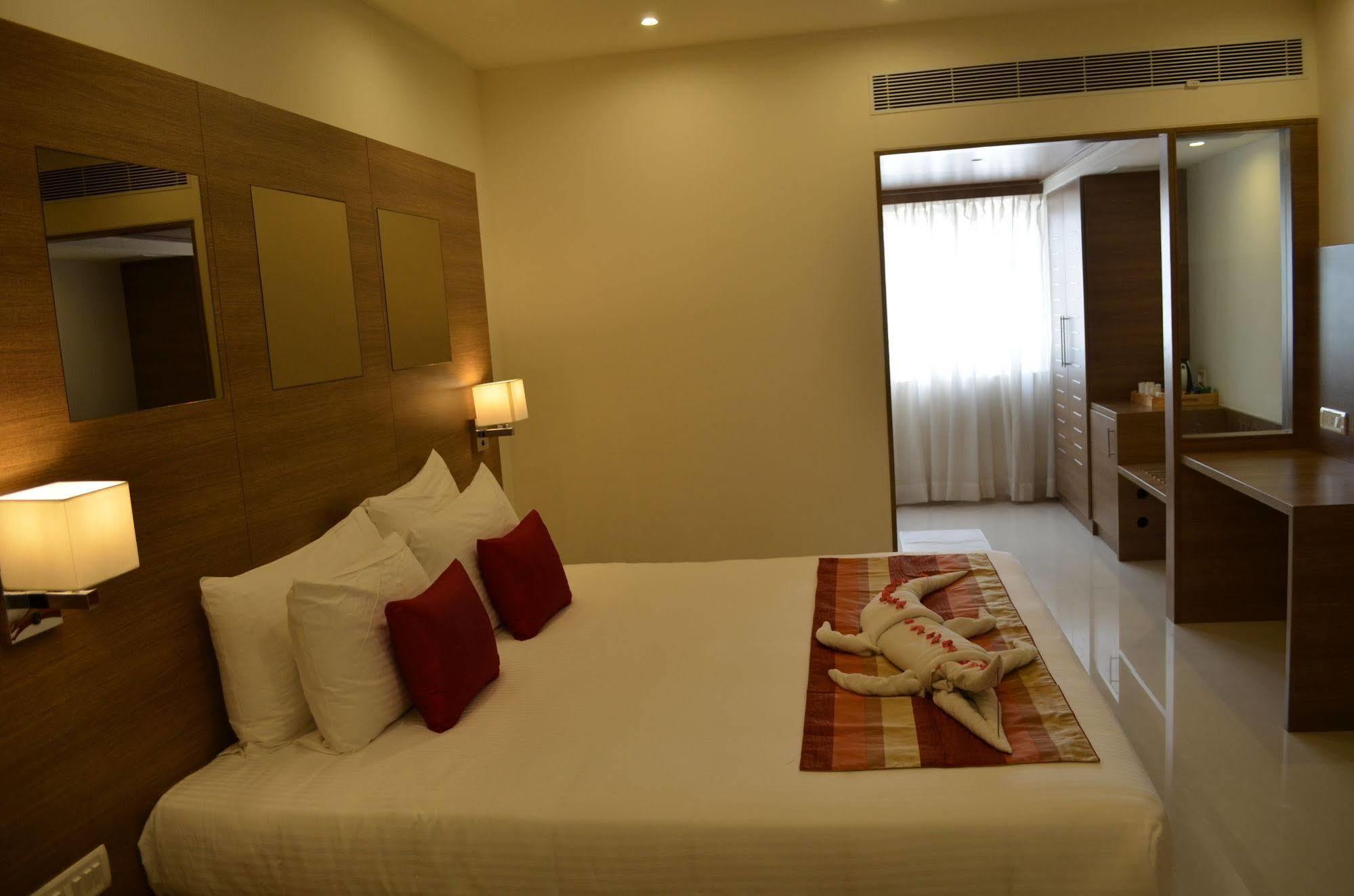 Regency Tiruttani By Grt Hotels Extérieur photo