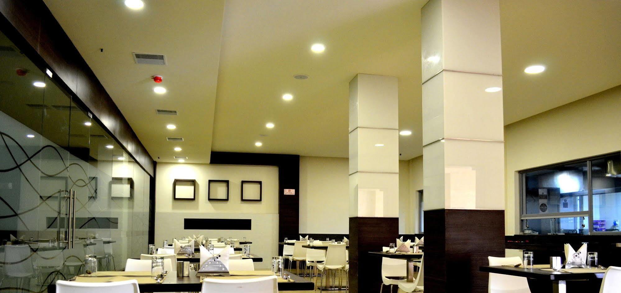Regency Tiruttani By Grt Hotels Extérieur photo